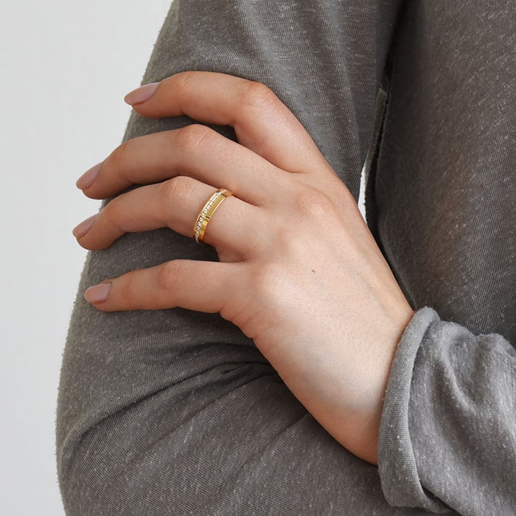 Zarte goldene Ringe mit Diamanten Mireia 77083