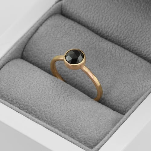 Goldring mit schwarzem Rosenschliff-Diamant Cleve