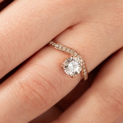 Unkonventioneller Verlobungsring mit Diamanten Sami