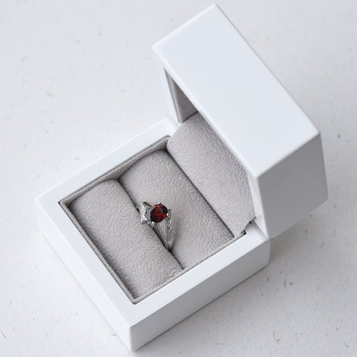Goldring mit Granat und Diamanten Keaton