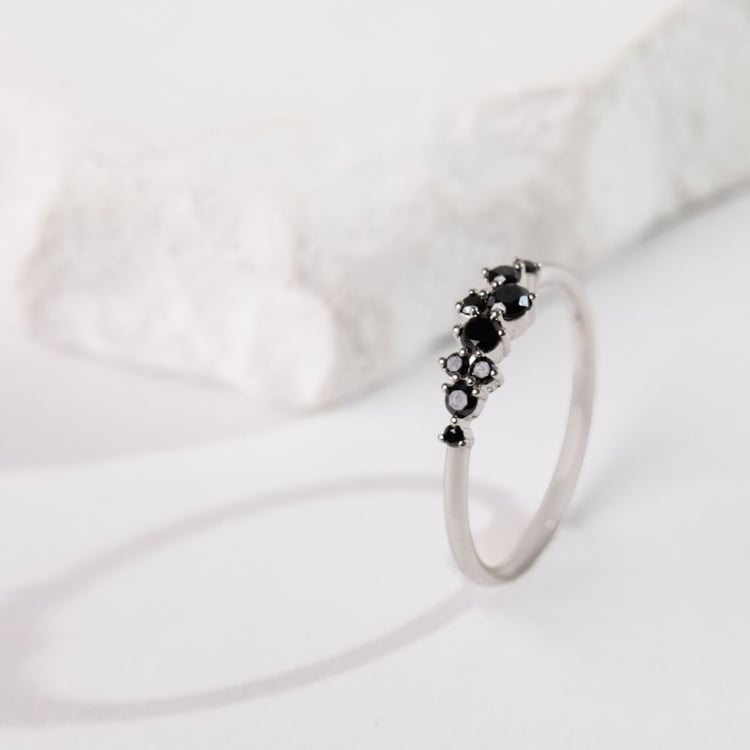 Cluster Ring aus Weißgold mit schwarzen Diamanten Isolde 164408