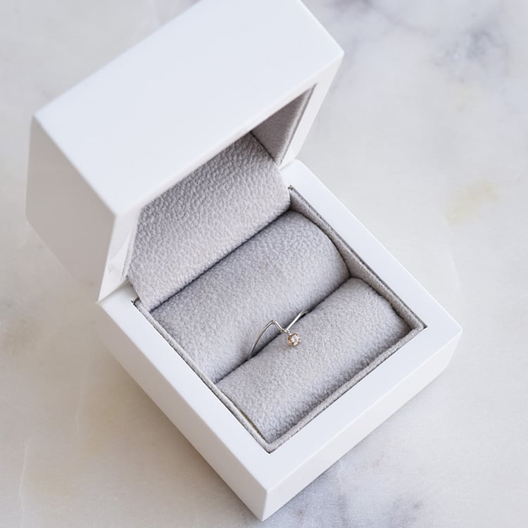 Atypischer Ring mit einem Diamanten Aryan 86560