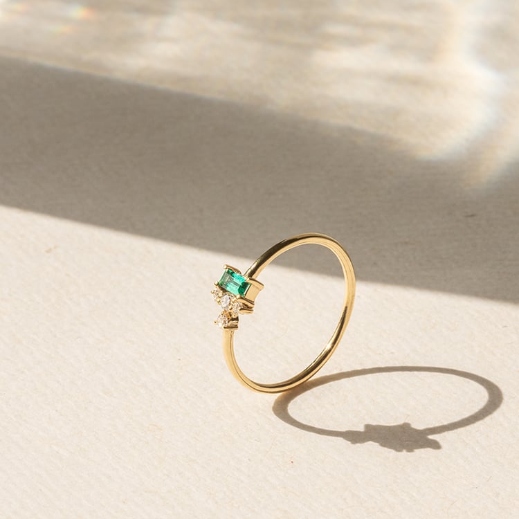 Silberner Cluster Ring mit Lab Grown Smaragd und Diamanten Zeno 138768