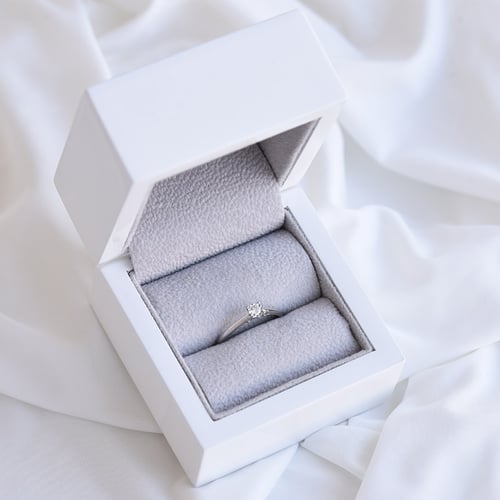 Eleganter Ring mit einem Diamanten Arvel