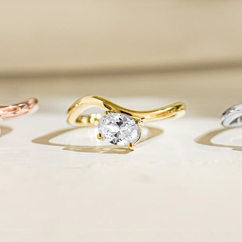 Verlobungsring mit einem ovalen Lab Grown Diamanten Carrie