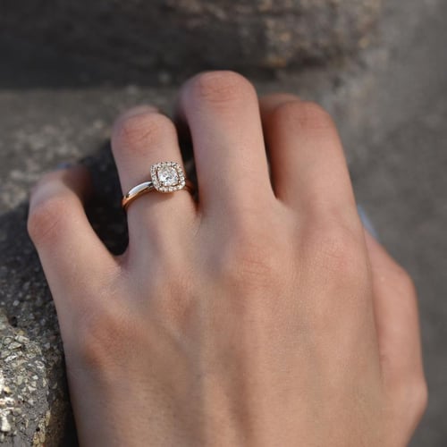 Verlobungsring aus Gold mit Prinzess-Diamanten Eleria