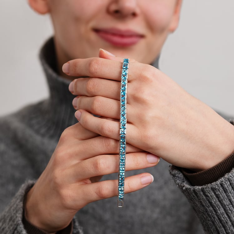 Silberarmband mit 16,75 ct eisblauem Topasen Andela 133324