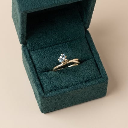 Scheidungsring mit einem ovalen Aquamarin Robby