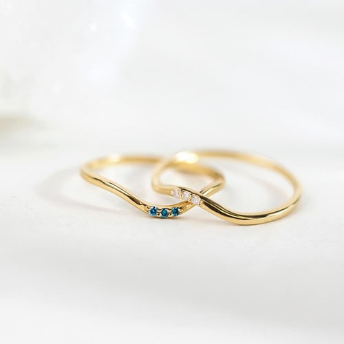 Silberring in V-Form mit drei Diamanten Cason