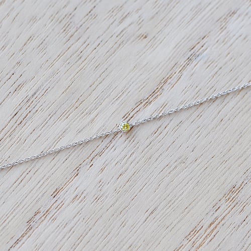 Silbernes minmalistisches Armband mit einem gelben Diamanten Bonato