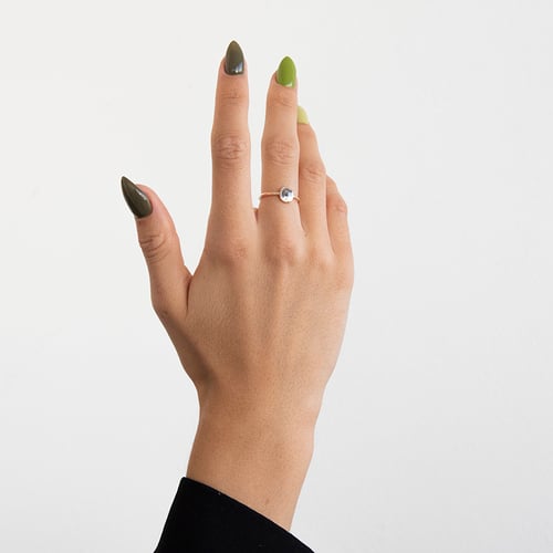 Ring mit einem Salt and Pepper Diamanten in Emerald-Form Christy