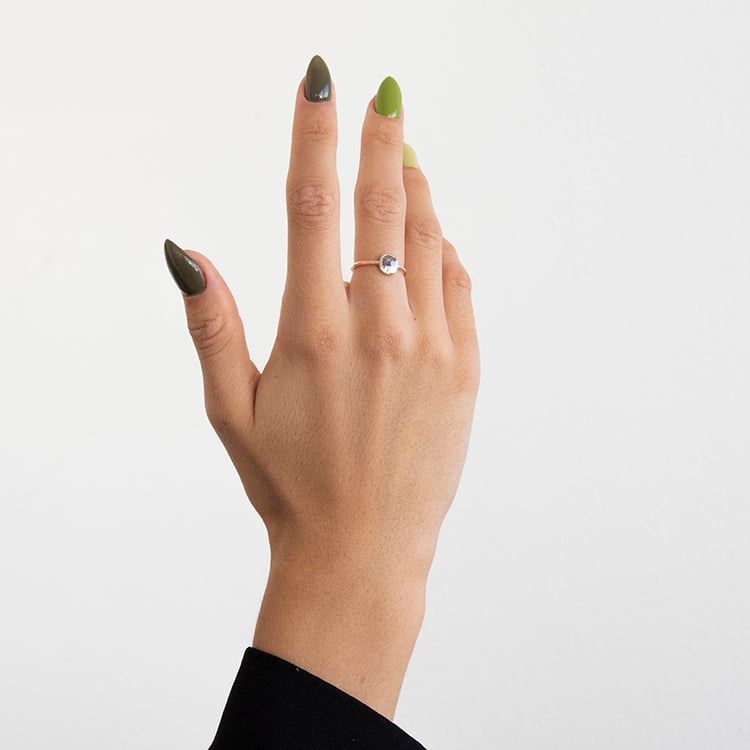 Ring mit einem Salt and Pepper Diamanten in Emerald-Form Christy 109895