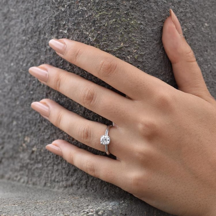 Klassischer Verlobungsring mit Diamant Xela 32999