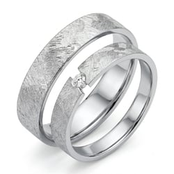 Eheringe aus Titan mit Diamant Mina