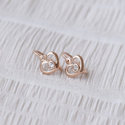 Goldene Kinderohrringe in Herzform mit Lab Grown Diamanten Ariel