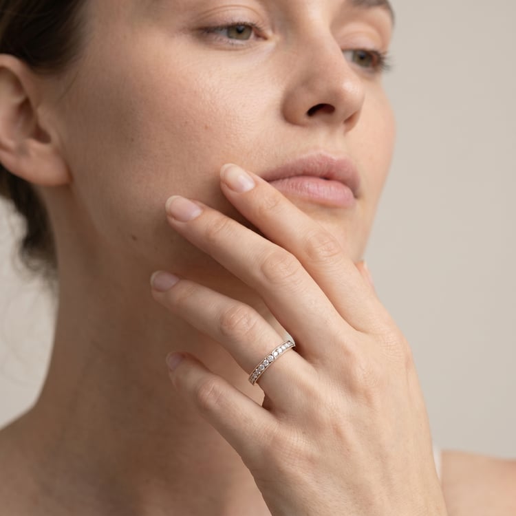 Eternity-Ring mit Lab Grown Diamanten aus Haselnussgold Minke 166827