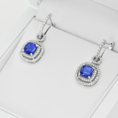 Goldene hängende Ohrringe mit Tansaniten und Diamanten Balliaas