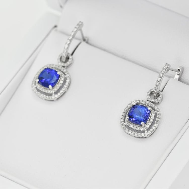 Goldene hängende Ohrringe mit Tansaniten und Diamanten Balliaas 17454