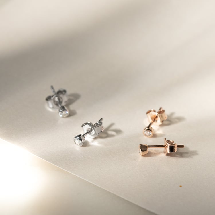 Silberne Ohrstecker mit Lab Grown Diamanten in Bezelfassung Tofine 150312