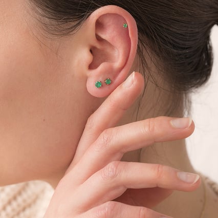 Silberne Ohrstecker mit Smaragden und Auswahl der Größe Franci