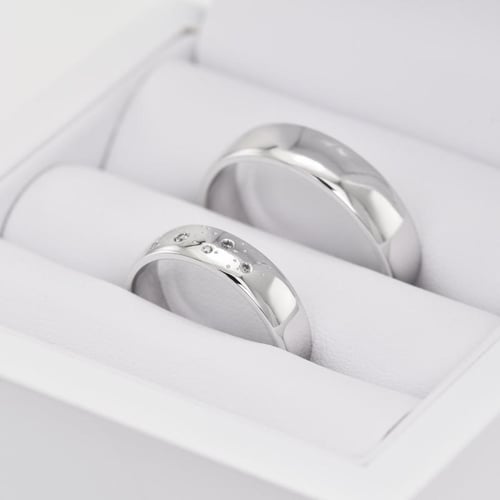 Trauringe aus Platin mit Diamanten Erich
