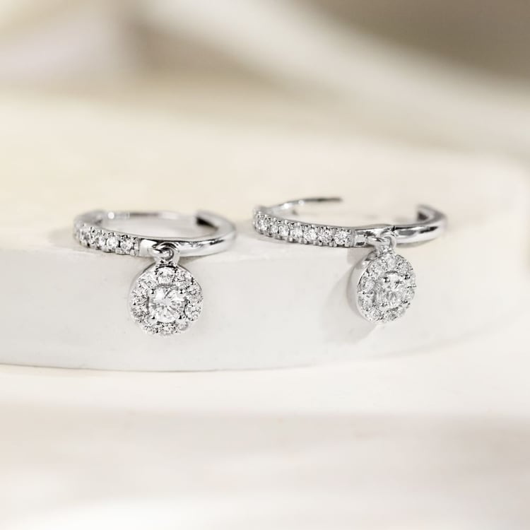 Silberne runde Ohrringe mit Lab Grown Diamanten 158776