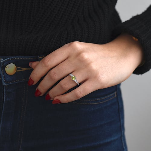 Romantischer Silberring mit Olivin und Zirkonia Tereza