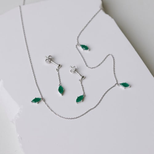 Goldenes Schmuckset mit brasilianischen Smaragden Raiz