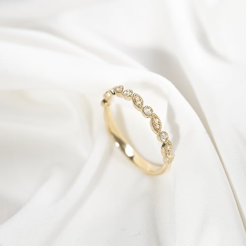 Eheringe aus einem Vintage-Ring mit Lab Grown Diamanten und einem Komfort-Ring Sango