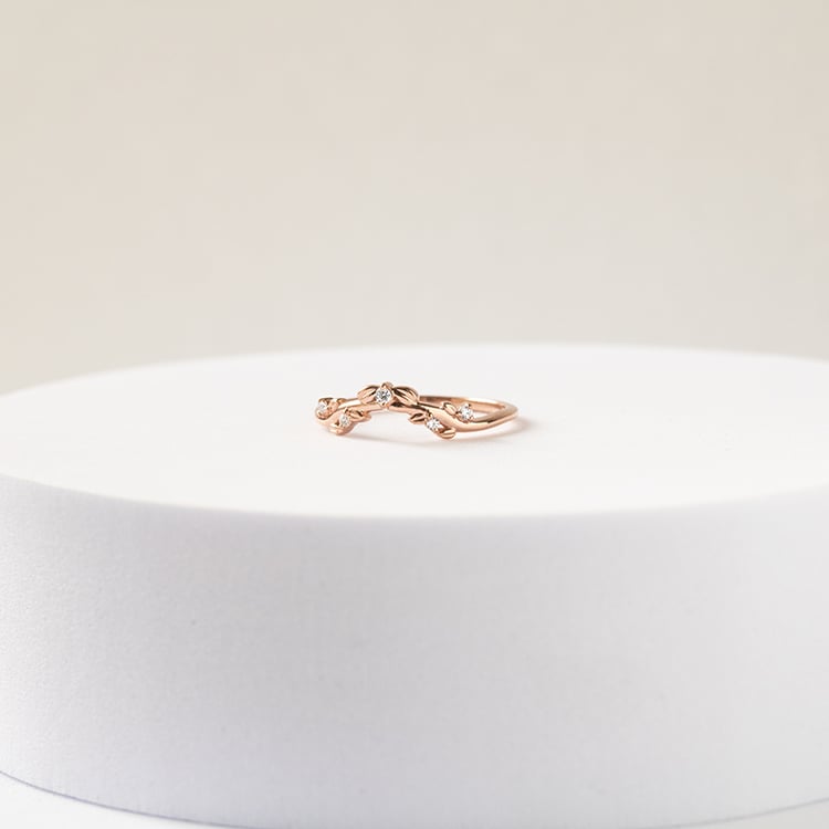 Ring in V-Form mit Blättern und Diamanten Aiden 141397