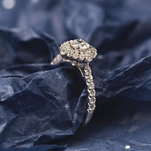 Doppelter Halo-Verlobungsring mit Lab Grown Diamanten Belen