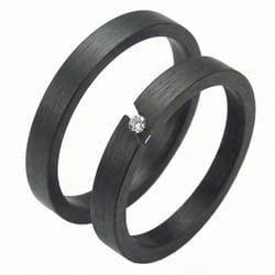 Flache Eheringe aus Carbon mit Diamant Jammu