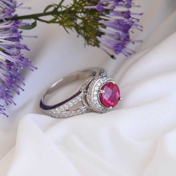 Silberner Ring mit Rubin und Zirkonia Alyf 82665