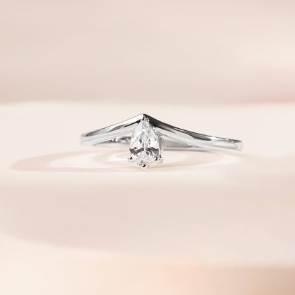 Verlobungsring in V-Form mit tropfenförmigem Diamanten Ingrid