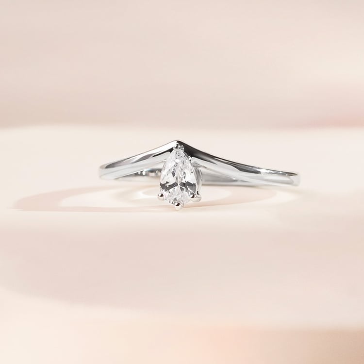 Verlobungsring mit tropfenförmigem Diamanten 154856