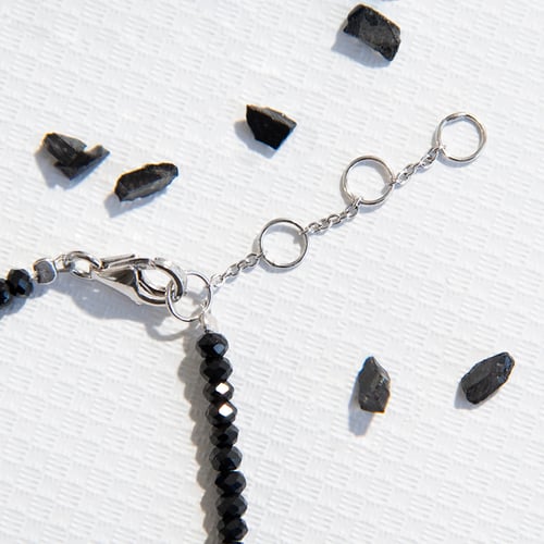 Silbernes Schmuckset mit Spinell-Perlen und einer weißen Perle Taio