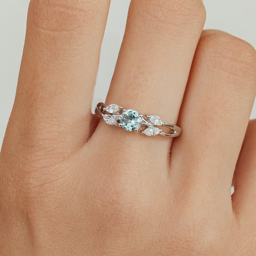 Verlobungsring mit Aquamarin und Moissaniten Halym