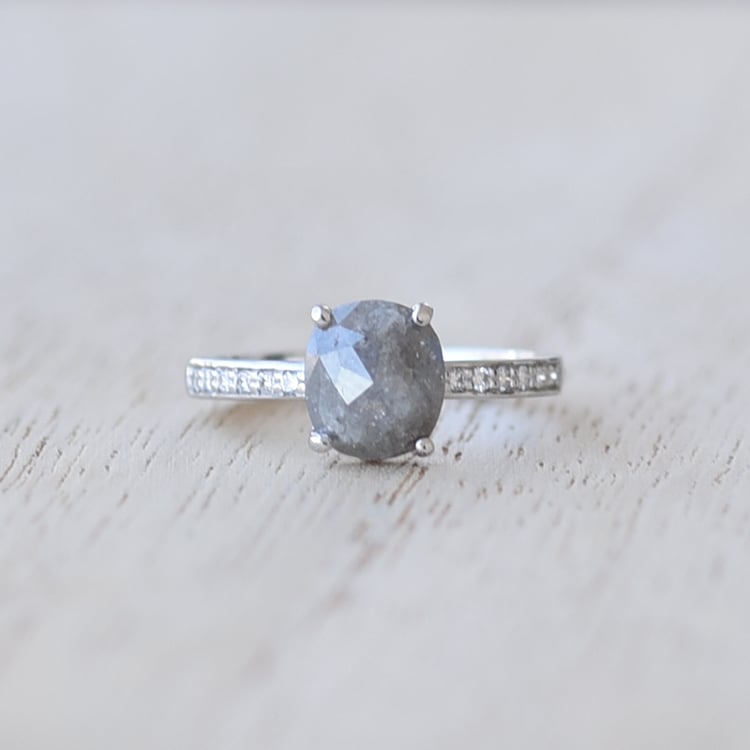 Ring mit ovalen Salt and Pepper Diamant Melisent 62371