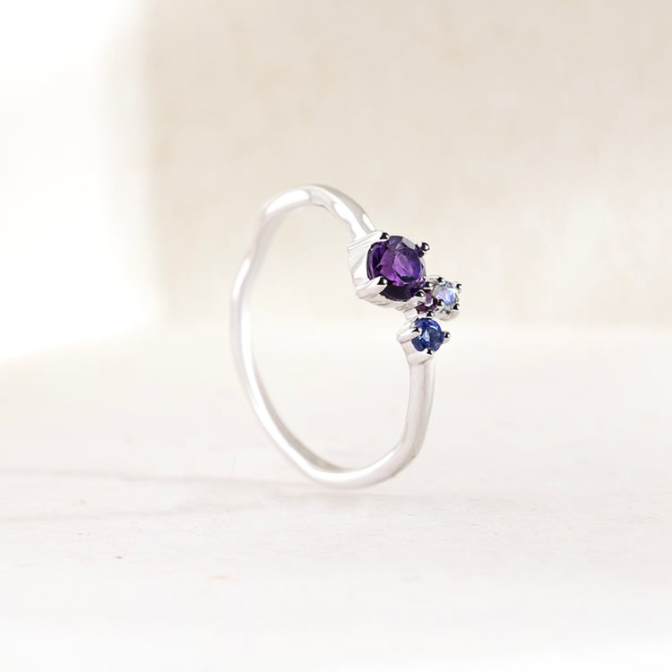 Silberner Cluster Ring mit Amethyst und Edelsteinen Roche 147510