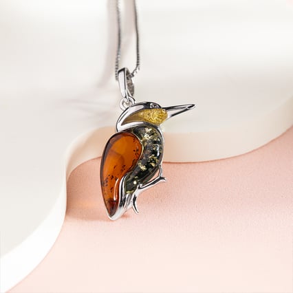 Silberner Bernsteinanhänger in Form eines Kolibris Burun