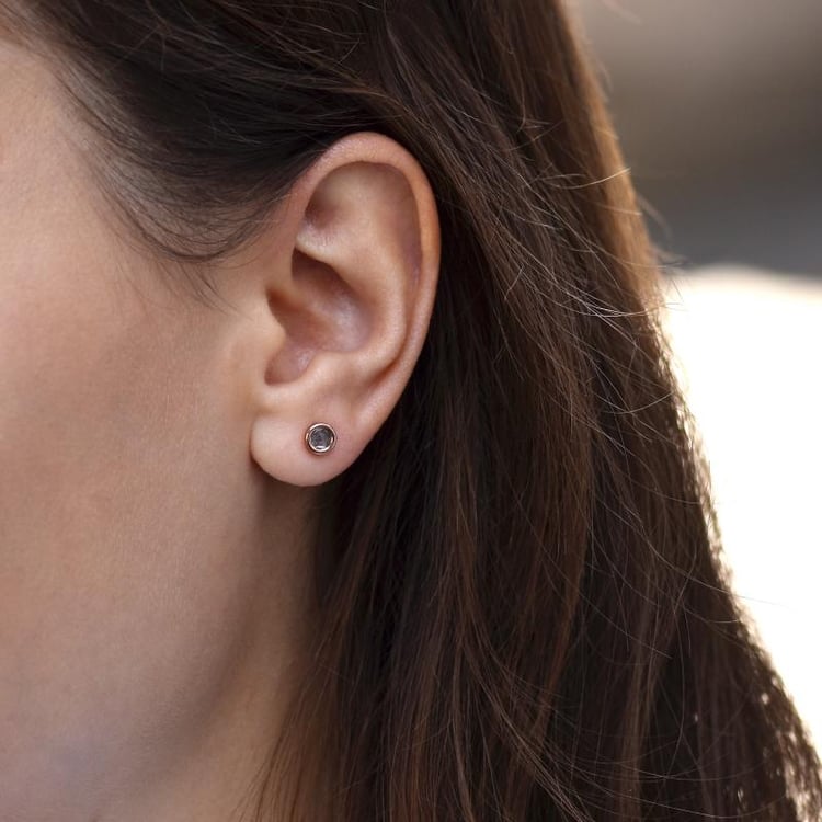 Goldene Ohrstecker mit 0.44ct Salt and Pepper Diamanten Haliena 44366