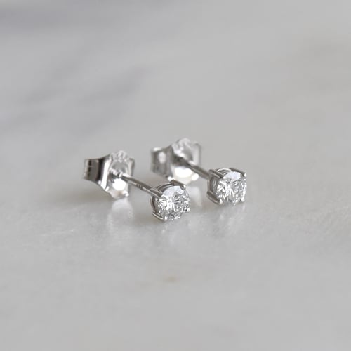 Ohrringe mit Lab Grown Diamanten und Auswahl des Karatgewichts Christi