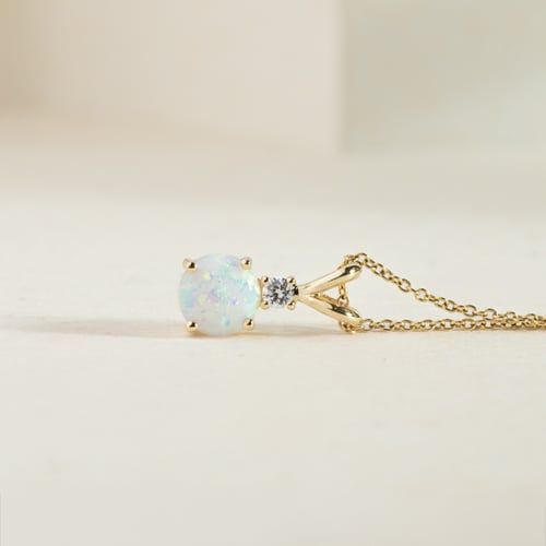 Anhänger mit weißem Opal und Diamanten Emolyna