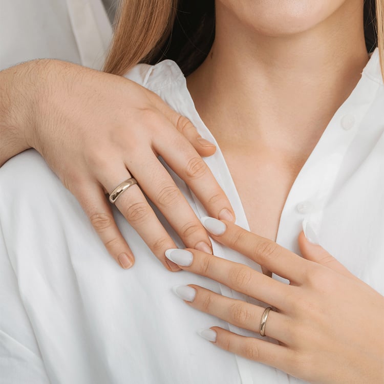 Schlichte Eheringe aus Gold in Haselnussfarbe Ygyn 166272