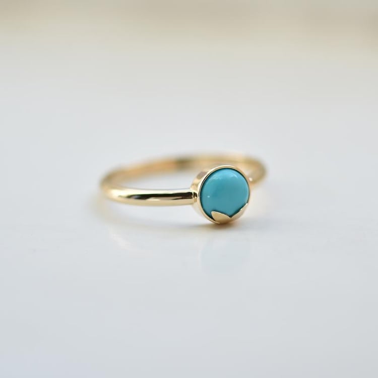 Goldener Ring mit Cabochon-Türkis Yana 40574