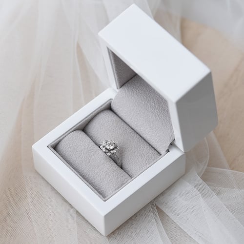 Goldener Ring in Blumenform Aaron