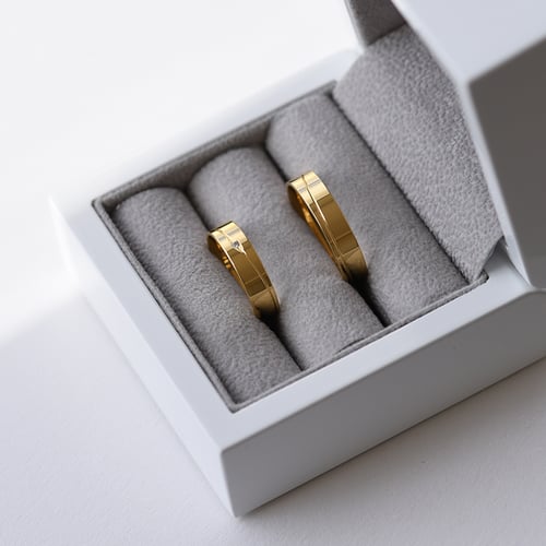 Flache Eheringe aus Gold mit Diamanten Tesar