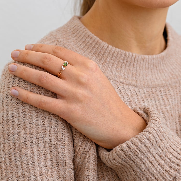 Verlobungsring mit grünem Diamanten und Lab Grown Diamanten in Marquise Form Halym 133228