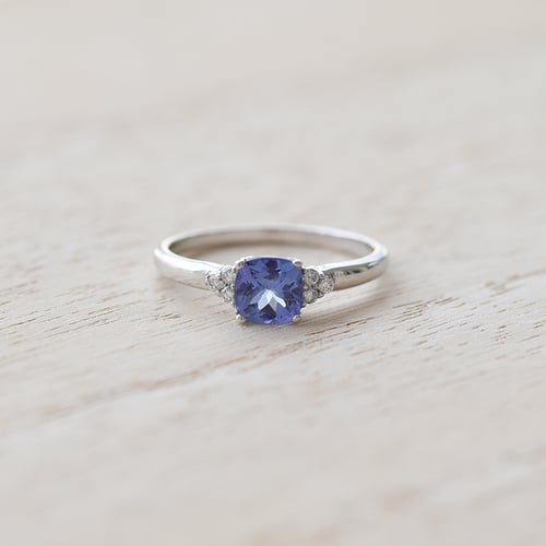 Goldener Ring mit Tansanit und Diamanten Essa