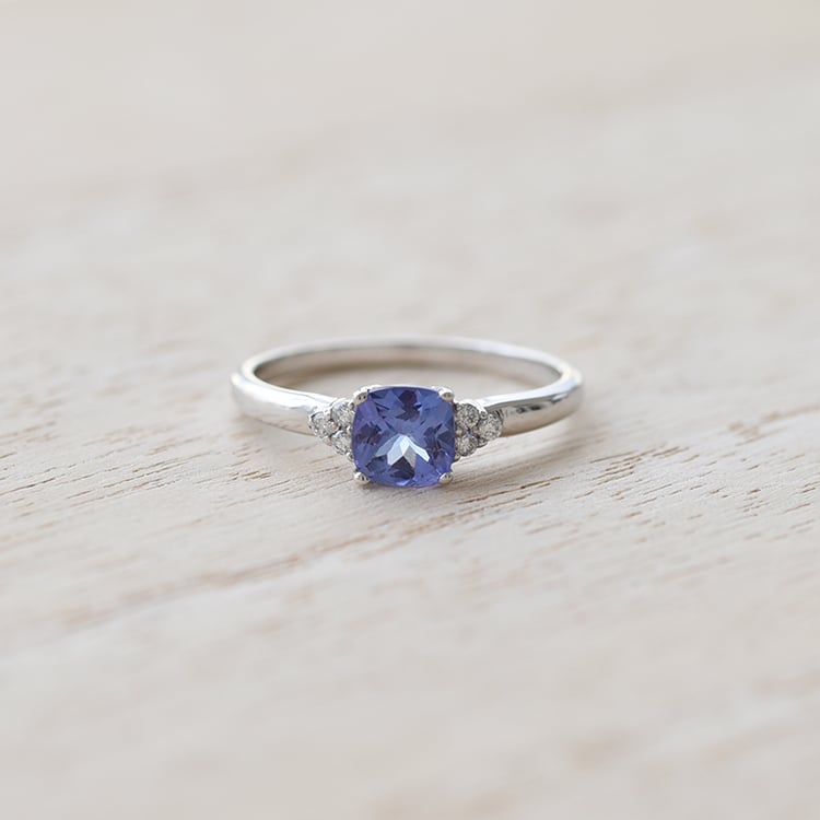 Goldener Ring mit Tansanit und Diamanten Essa 63109